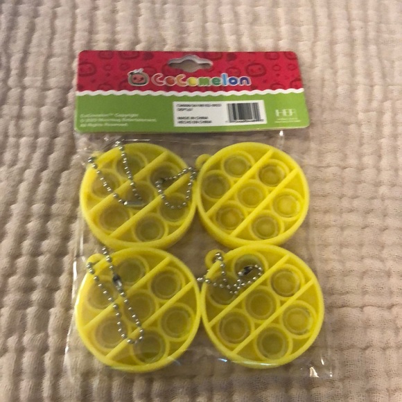 CoComelon Yellow Puzzle Toys 4 Pack - Picture 5 of 5